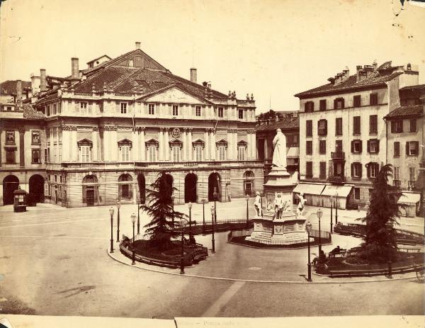 Milano - Piazza della Scala - Monumento a Leonardo da Vinci di Pietro Magni - Caffé Martini