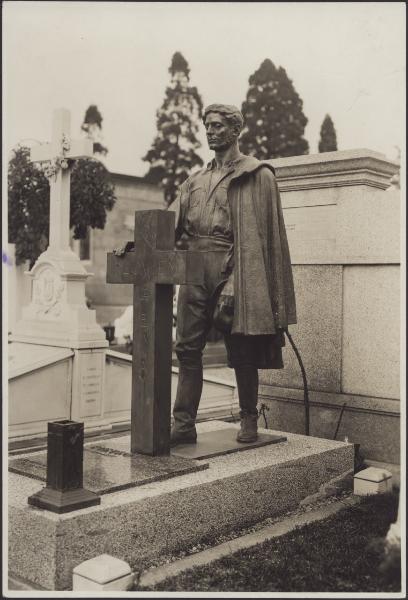 Milano - Cimitero Monumentale. Enrico Saroldi, monumento funebre di Pietro Viola.