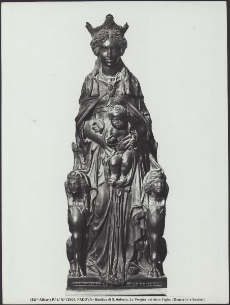 Padova - Basilica di S. Antonio. Altare maggiore, Donatello e aiuti, Madonna con Bambino, scultura in bronzo (1443-1450).
