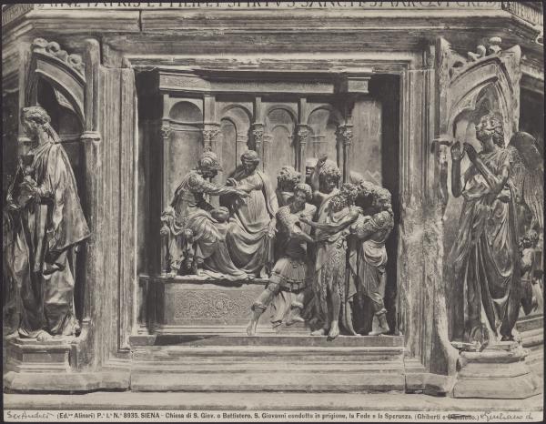 Siena - Battistero. Fonte battesimale, Lorenzo Ghiberti, Cattura del Battista, rilievo in bronzo (1427) tra le statue della Fede e della Speranza (1428) di Donatello.