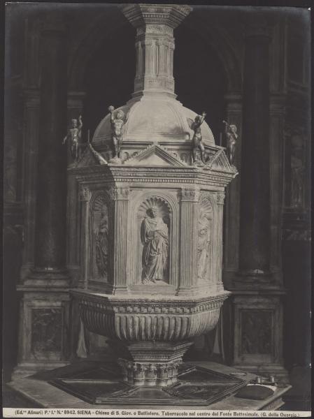 Siena - Battistero. Fonte battesimale, particolare del ciborio, scultura in marmo e bronzo.