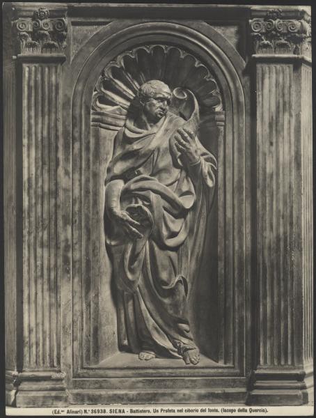 Siena - Battistero. Fonte battesimale, Jacopo della Quercia, un profeta, particolare del ciborio, bassorilievo in marmo.