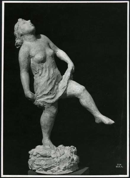 Milano - III Mostra del Sindacato Nazionale Fascista di Belle Arti. Carlo Conte, Ballerina, scultura in creta.