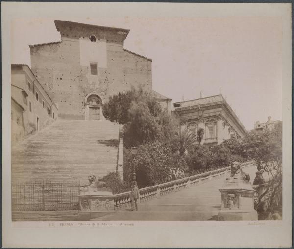 Roma - Chiesa di Santa Maria in Aracoeli. Veduta esterna dal basso della scalinata d'accesso.