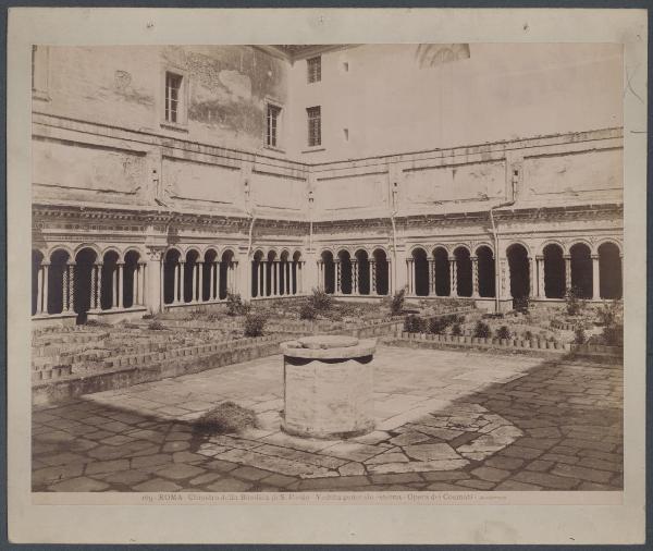 Roma - Basilica di S. Paolo fuori le Mura. Veduta del chiostro.