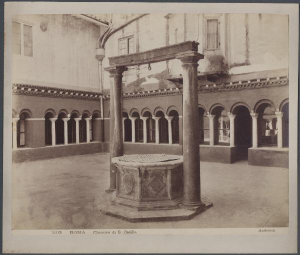 Roma - Chiesa di S. Cecilia in Trastevere. Veduta del chiostro con il pozzo.