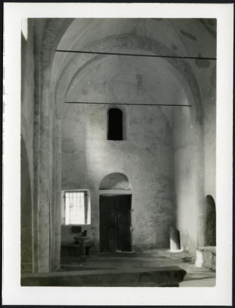 Pallanza - Chiesa di S. Remigio. Navata centrale ripresa dal presbiterio.