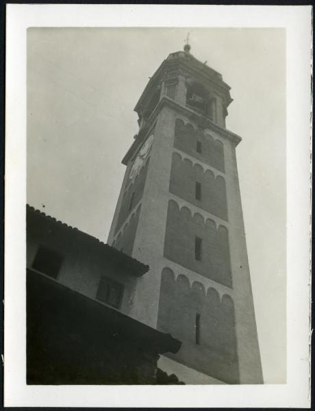 Arona - Collegiata di Santa Maria Nascente. Ripresa dal basso del campanile.