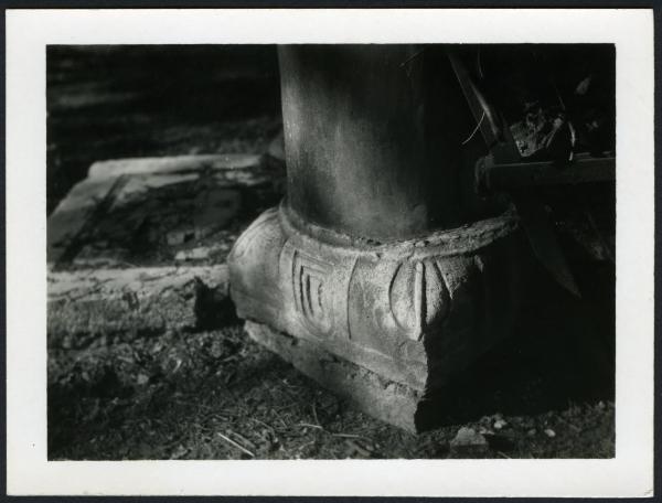 Novara - Chiostro della Canonica del Duomo (?). Esterno, capitello dell'antico Duomo.