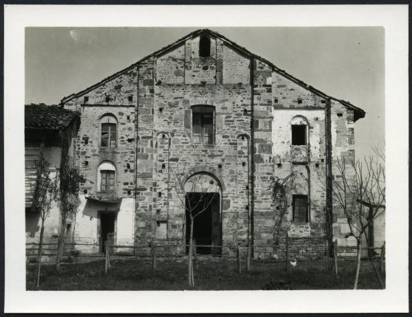 Sala Biellese - Abbazia della Bessa. Veduta della facciata.