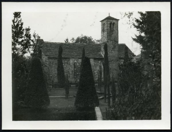 Pallanza - Chiesa di S. Remigio. Veduta dal giardino del fianco destro con il campanile.