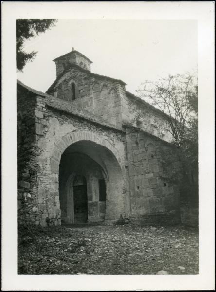 Pallanza - Chiesa di S. Remigio. Veduta della facciata con il portico.