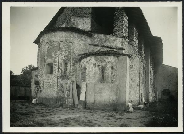 Piane Sesia - Pieve di Santa Maria di Naula. Veduta esterna dell'abside.