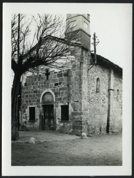 Borgomanero - Chiesa di S. Leonardo. Esterno, veduta della facciata.