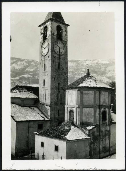 Baveno - Chiesa parrocchiale dei Ss. Gervasio e Protasio. Veduta del campanile e della cupola del battistero.