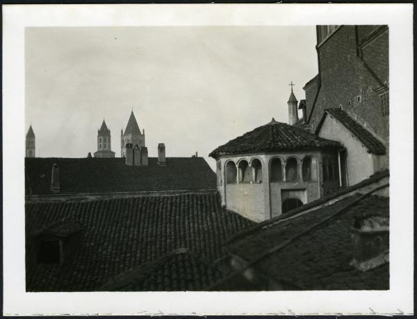 Vercelli - Chiesa di S. Bernardo. Esterno, veduta dai tetti della cupola.