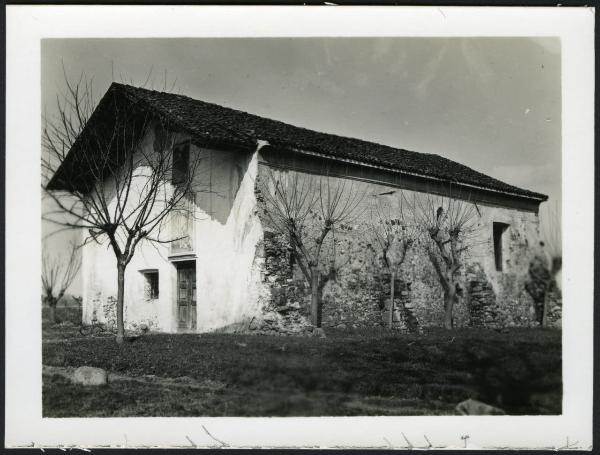 Cressa - Oratorio di S. Giulio. Veduta della facciata e del fianco destro.