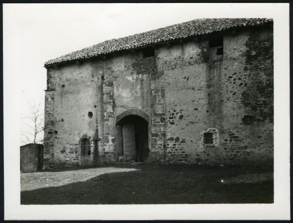 Sala Biellese - Abbazia della Bessa. Veduta del muro a nord.