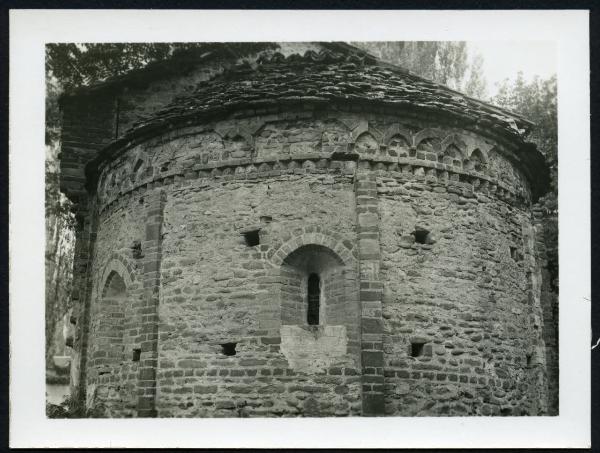 Piozzo - Chiesa del S. Sepolcro [?]. Esterno, veduta dell'abside, particolare.