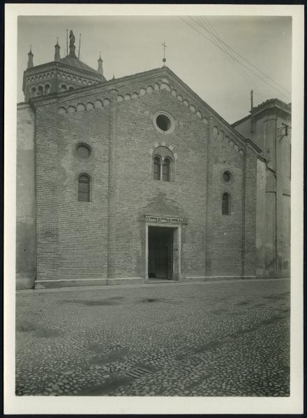 Vercelli - Chiesa di S. Bernardo. Veduta della facciata.