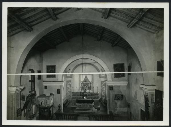 Sillavengo - Chiesa di Santa Maria Vetera. Interno, veduta della navata dall'alto.