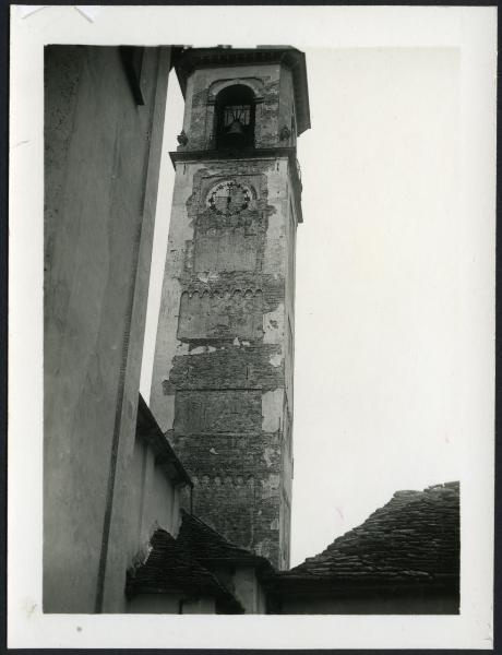 Chiesa di Santa Maria Maggiore - Chiesa parrocchiale dell'Assunta. Ripresa dal basso del campanile.