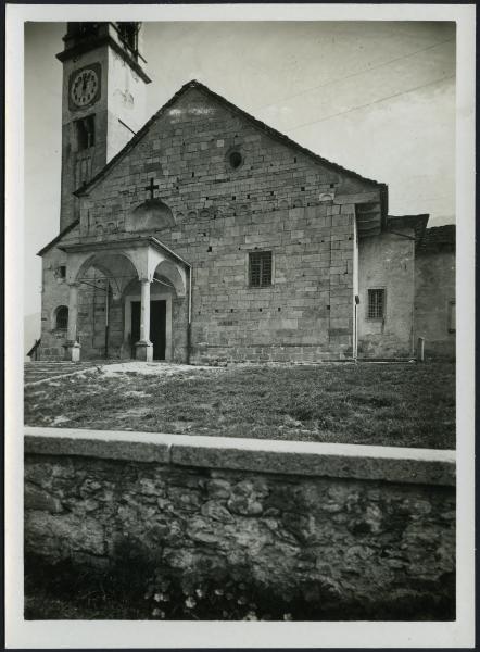 Crusinallo - Chiesa parrocchiale di S. Gaudenzio. Veduta della facciata.