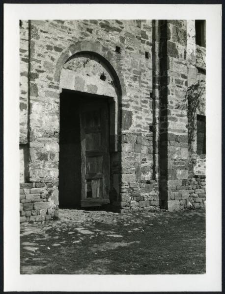 Sala Biellese - Abbazia della Bessa. Esterno, portale.