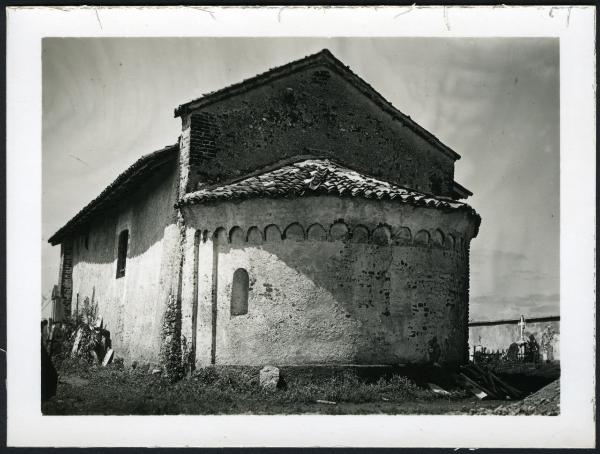 Caltignaga - Oratorio di S. Salvatore. Esterno, veduta del lato posteriore con l'abside.