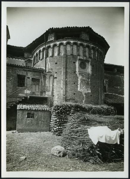 Vercelli - Abbazia di S. Benedetto di Muleggio. Esterno, veduta dell'abside.