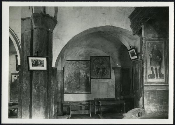 Casalvolone - Chiesa di San Pietro. Interno, particolare di alcuni affreschi.