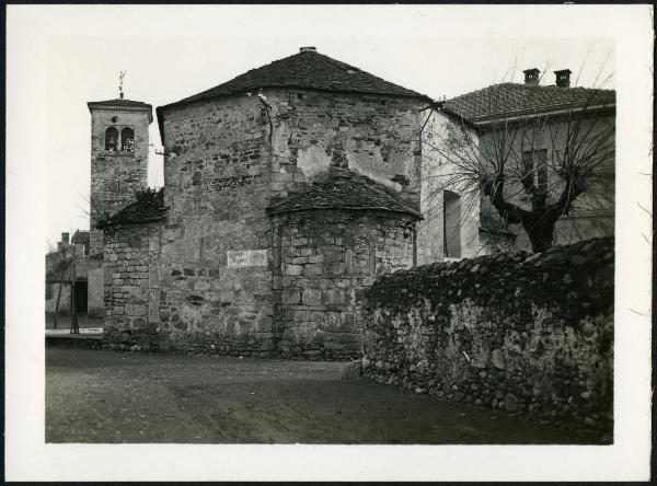 Cureggio - Battistero. Esterno, veduta dalla strad del lato posteriore.