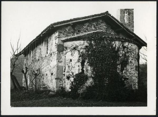 Sesto Calende - Oratorio di S. Vincenzo. Esterno, veduta posteriore con l'abside.