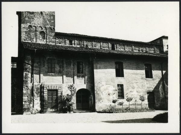 Sezzadio - Chiesa di S. Giustina. Esterno, veduta del lato a sud.