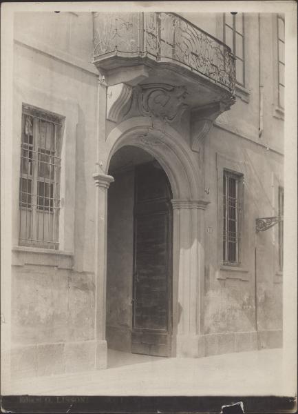 Milano - Corso Roma (ora corso di Porta Romana) 80 - Palazzo Pertusati poi Melzi - Portale di ingresso