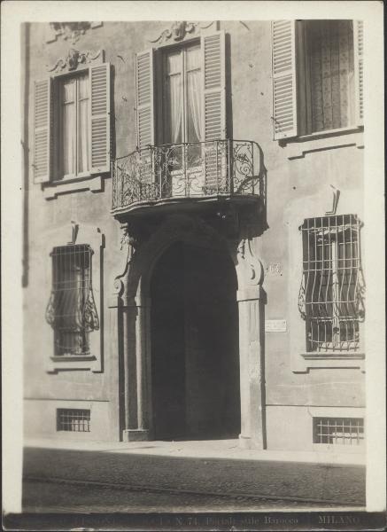 Milano - Palazzo in corso Magenta 64 - Casa Cannobbio - Portale di ingresso