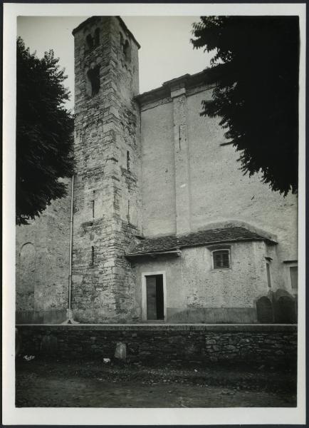 Crusinallo - Chiesa parrocchiale di S. Gaudenzio. Esterno, veduta della torre campanaria.