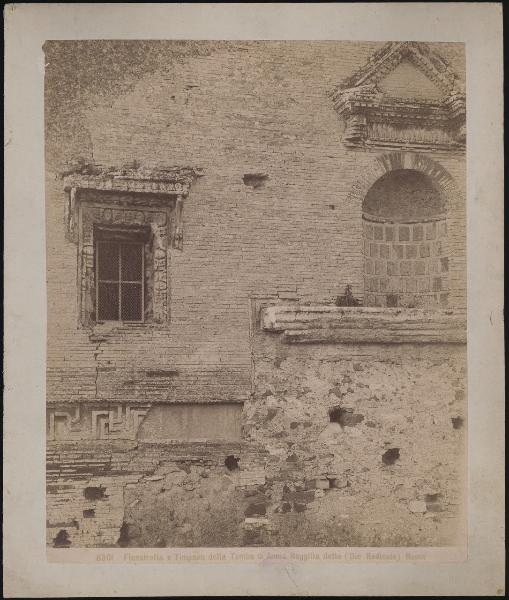 Roma - Parco della Caffarella (Valle dell'Almone). Tomba di Annia Regilla o Tempio del Dio Redicolo, particolare della facciata (160 d.C.).