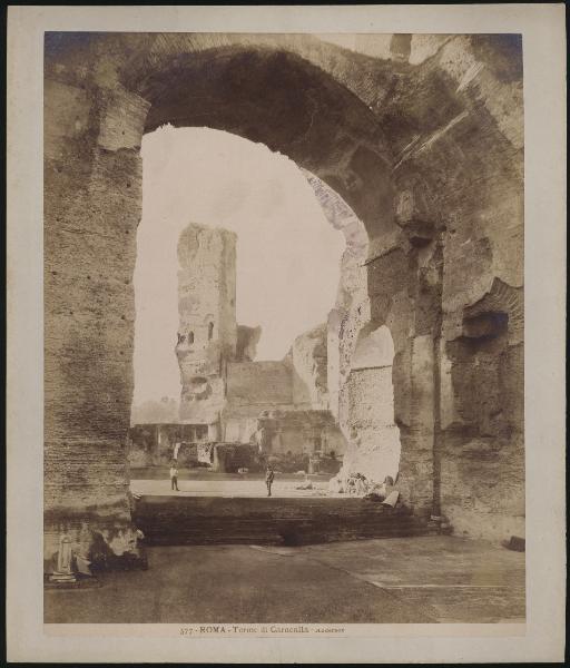 Roma - Terme di Caracalla. Veduta attraverso uno degli archi di accesso (212-17 d.C).