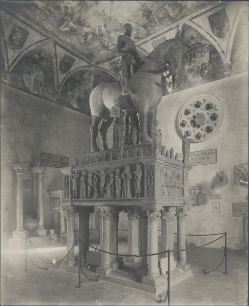 Monumento funebre - Sepolcro sepolcrale di Bernabò Visconti - Bonino da Campione (e aiuti) - Milano - Castello Sforzesco - Museo di Arte Antica