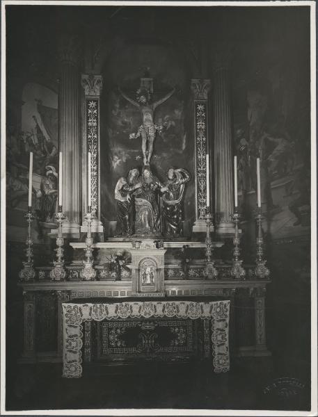 Varese - Chiesa di S. Vittore - Cappella della Pietà - Altare