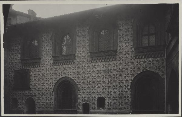 Milano - Palazzo Borromeo - Cortile - Facciata interna