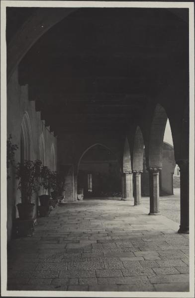 Milano - Palazzo Borromeo - Cortile - Portico