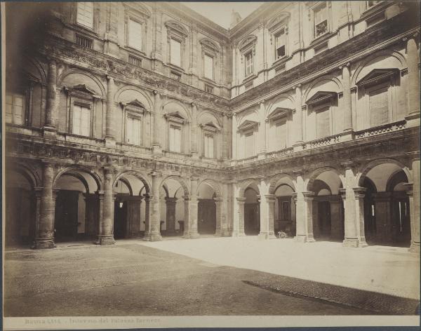 Roma - Palazzo Farnese - Cortile