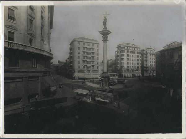 Milano - Largo Augusto - Colonna del Verziere e bancarelle del mercato