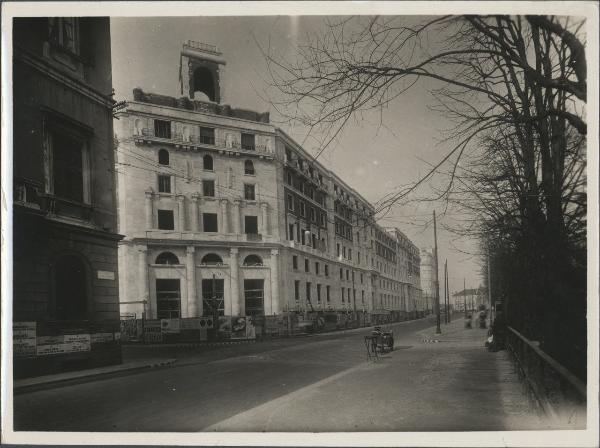 Milano - Via Manin - Palazzo dell'Agenzia delle Entrate