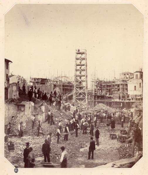 Milano - Galleria Vittorio Emanuele II - cantiere - torre in legno