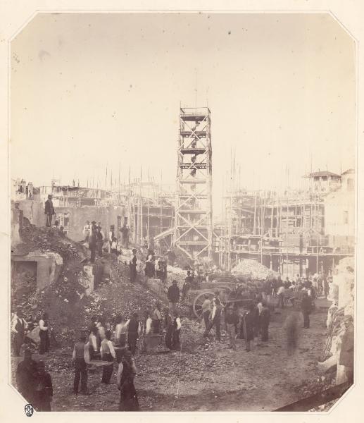 Milano - Galleria Vittorio Emanuele II - cantiere - torre in legno