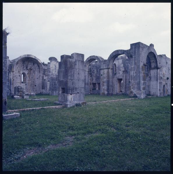 Basilicata - Complesso della Santissima Trinità, o Incompiuta di Venosa