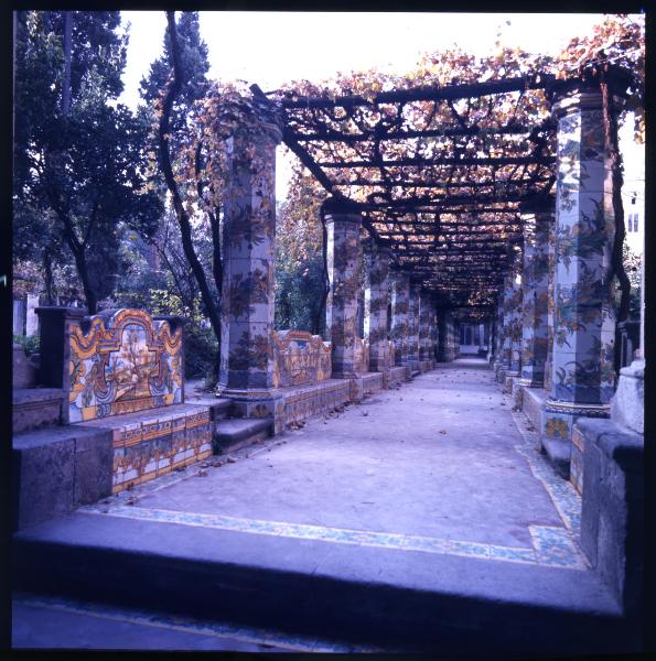 Campania - Napoli - Monastero di Santa Chiara - chiostro maiolicato